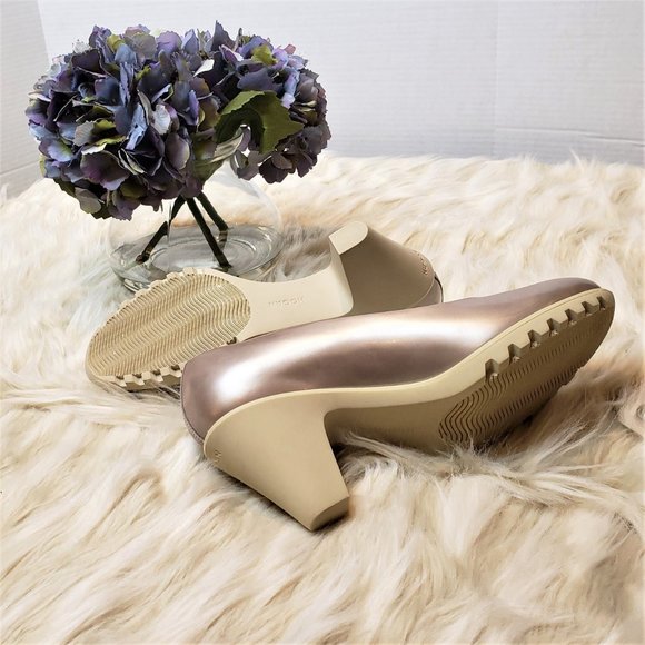 NIB Hogan Silver Leather Rubberized Heel Pump - Picture 9 of 10